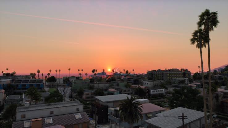 Sunset over a Los Santos beachfront neighbourhood
